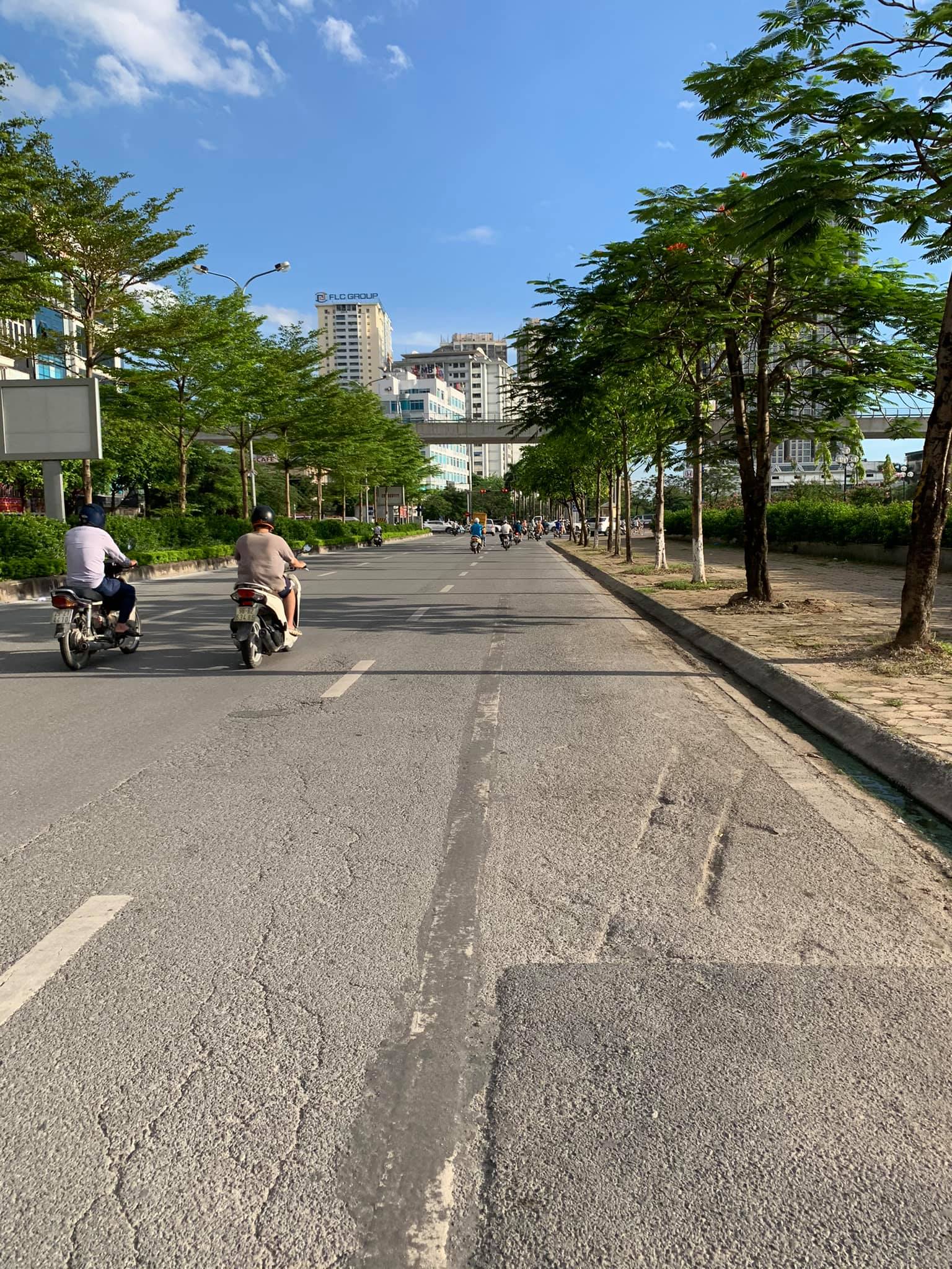 Bán nhà riêng có thang m ngõ 116 Trần Vỹ. Diện tích 80m2 x 6 tầng. Giá 25 tỷ