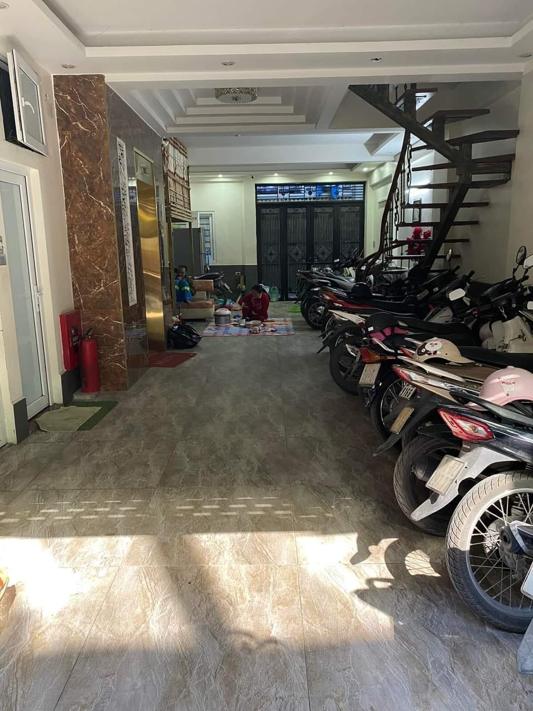 Bán nhà 8 tầng ngõ 106 Hoàng Quốc Việt, 84m2, mặt tiền 6m. Giá 24.4 tỷ