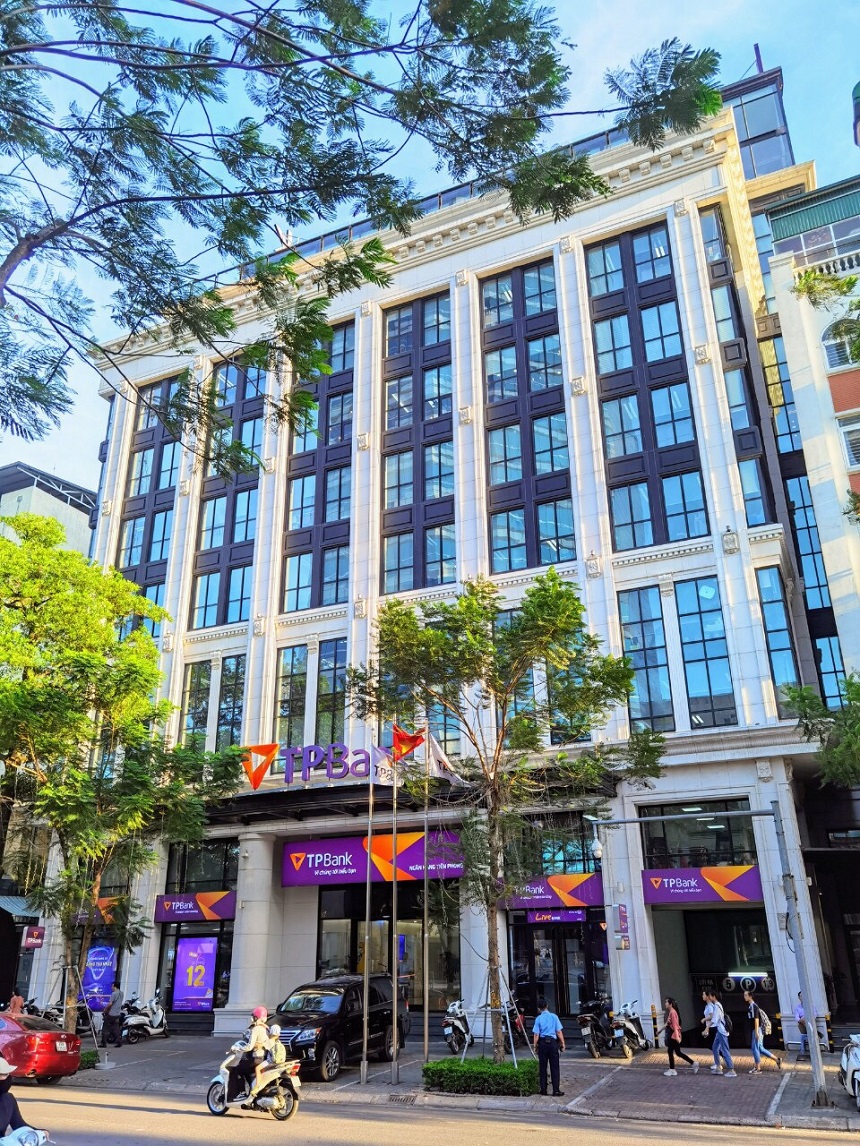 BÁN GẤP MẢNH ĐẤT MẶT PHỐ NGUYỄN ĐÌNH HOÀN - PHÙ HỢP XÂY TOÀ VP - 600M2 - MT 22M