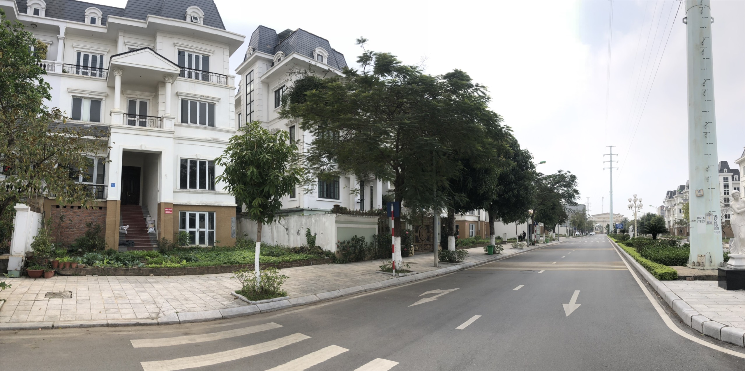 BÁN BIỆT THỰ LIDECO BẮC 32 VÍ TRÍ ĐẸP TRUNG TÂM VIEW ĐẸP TRƯỚC KHUÔN VIÊN VƯỜN HOA , GIÁ ĐẦU TƯ