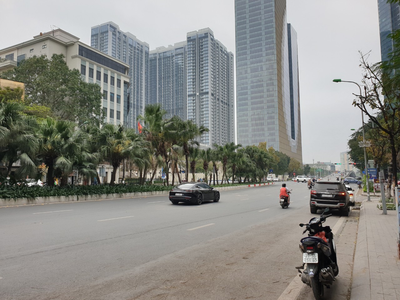 Bán nhà mặt phố Liễu Giai, Ba Đình, DT 99m2 x MT 6.2m, vỉa hè to, KD đỉnh, dòng tiền 7000$/tháng, 55 tỷ