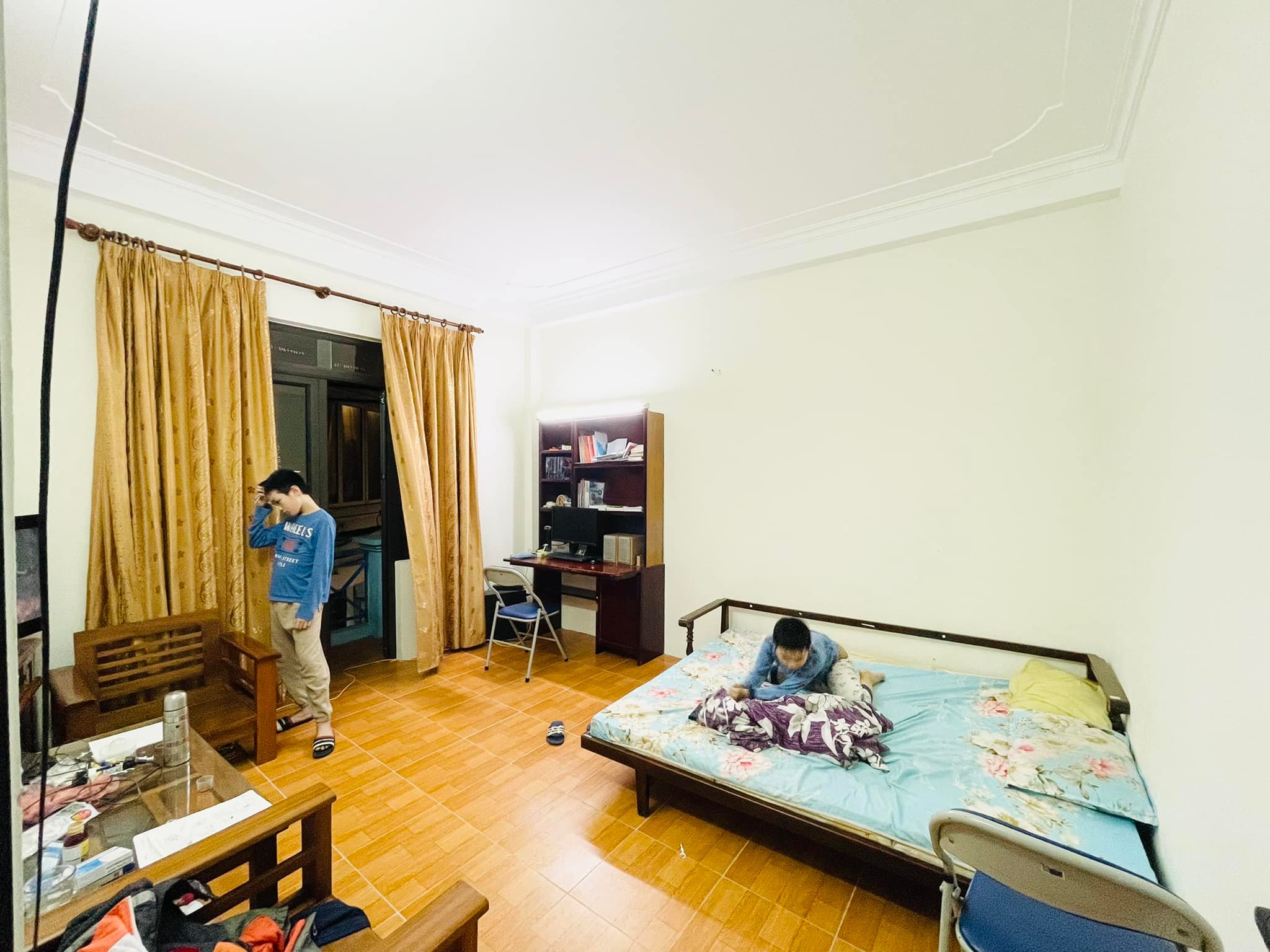 Bán nhà 4 tầng, 4.4m mặt tiền ở 79 Dương Quảng Hàm. Diện tích 50m2, giá 7.6 tỷ