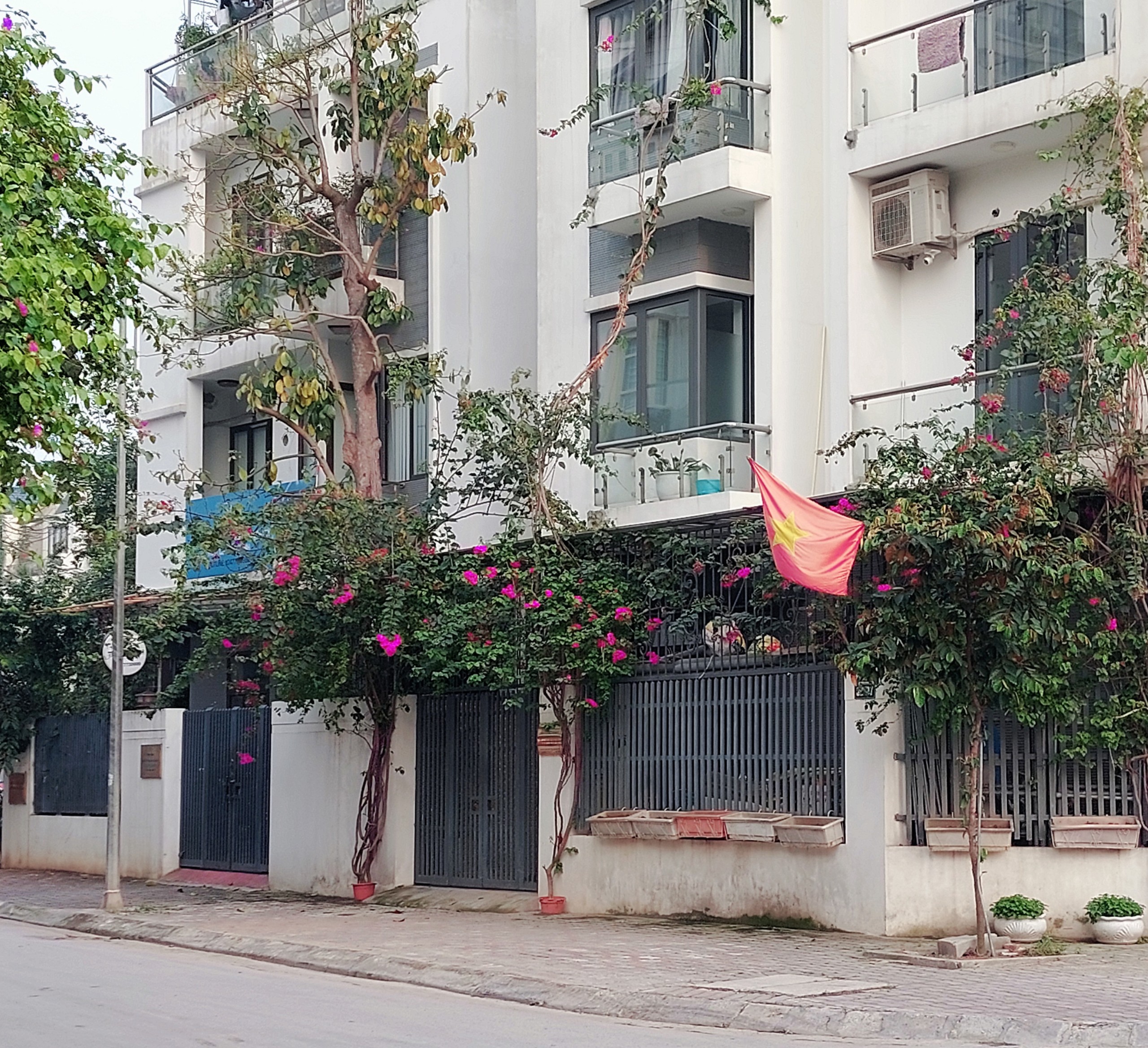 ĐẸP THỰC SỰ, BIỆT THỰ LÔ GÓC 3 MẶT TIỀN, GIÁ SIÊU ĐẦU TƯ, CẦN BÁN GẤP, NHÀ NÀO CŨNG TĂNG EM NÀY LẠI RẺ