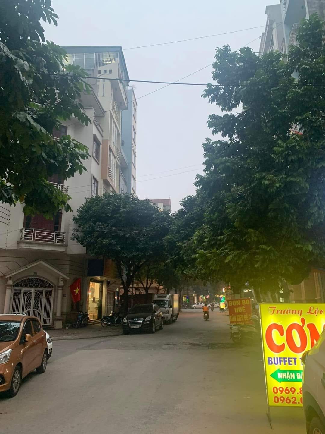 Bán nhà ngõ 60 Dương Khuê, diện tích 100m2 x 9 tầng. Mặt tiền 6.2m, Giá 21.5 tỷ