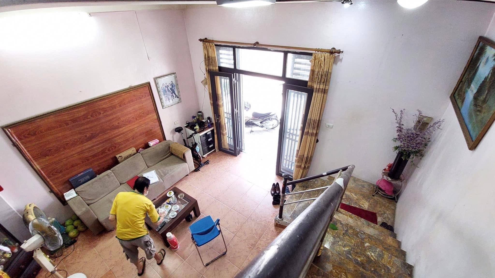 Cần Bán Nhà Tây Sơn - Hà Đông 43m, 3 Tầng, MT 5M Giá 6.05 tỷ Liên hệ: Mr Dũng 0983833999.