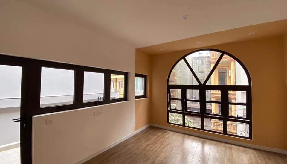 Sát nách Quận Ủy Đống Đa là Trần Quang Diệu - Võ Văn Dũng, Mặt phố DT 40m2, 5 tầng