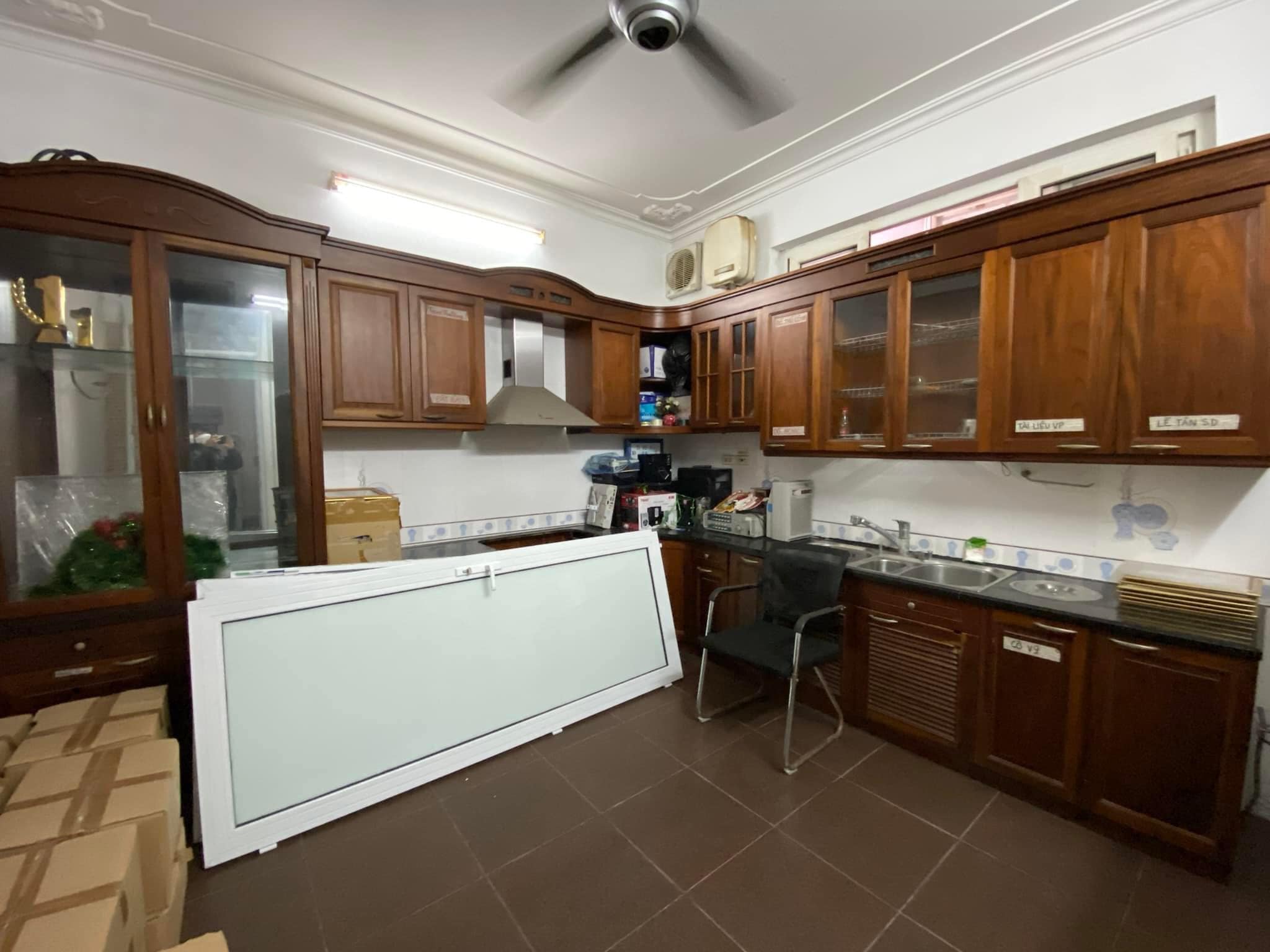 Chính chủ cần bán gấp nhà ngõ 169 Doãn Kế Thiện. 63m2 x 6 tầng. Mặt tiền 7.9m, giá 22 tỷ