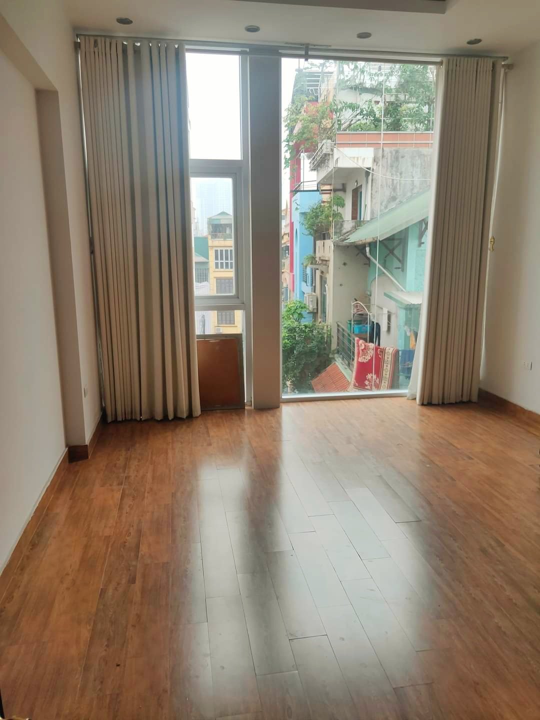 Q. CẦU GIẤY, VỪA Ở VỪA KINH DOANH, NGÕ TO, Ô TÔ, GẦN NHIỀU TRƯỜNG ĐẠI HỌC THƯƠNG MẠI, NGOẠI NGỮ, SƯ PHẠM,...