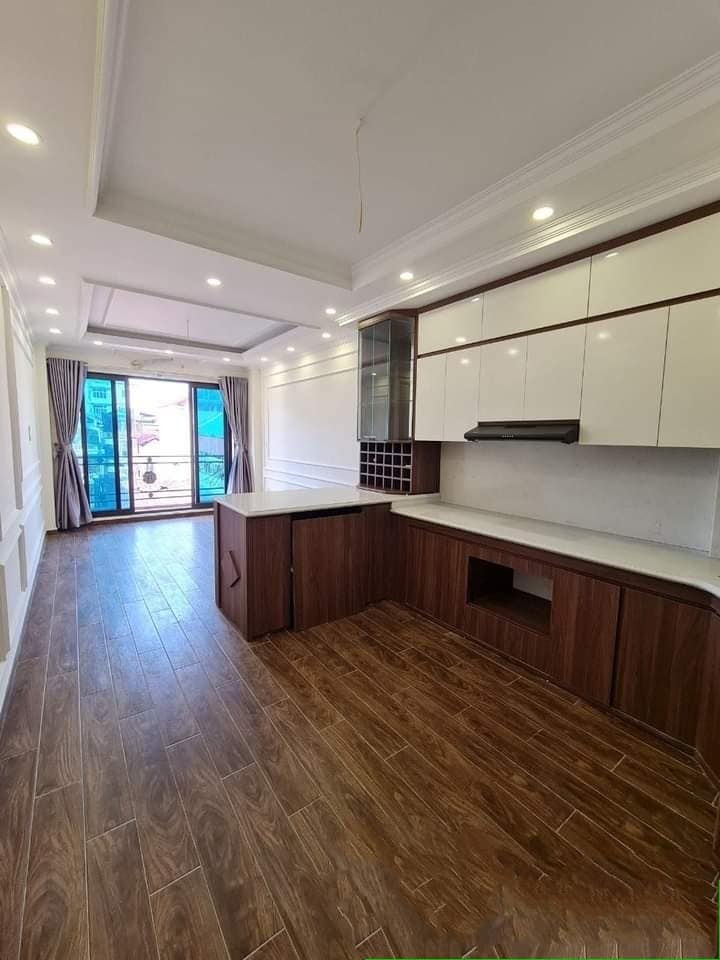 Nhà CỰC VIP phố Cầu Giấy - chỉ 11.2 tỷ - 52M - 7 Tầng - MT 3.8m.