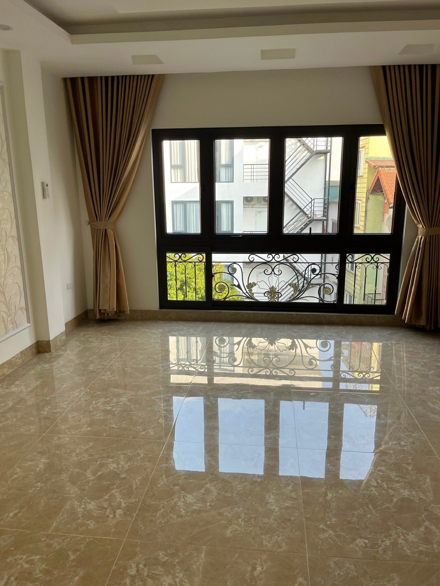 Ngõ 105 - ngách 36 Doãn Kế Thiện. Diện tích 40m2 x 7 tầng. Mặt tiền 5m. Giá 10.5 tỷ