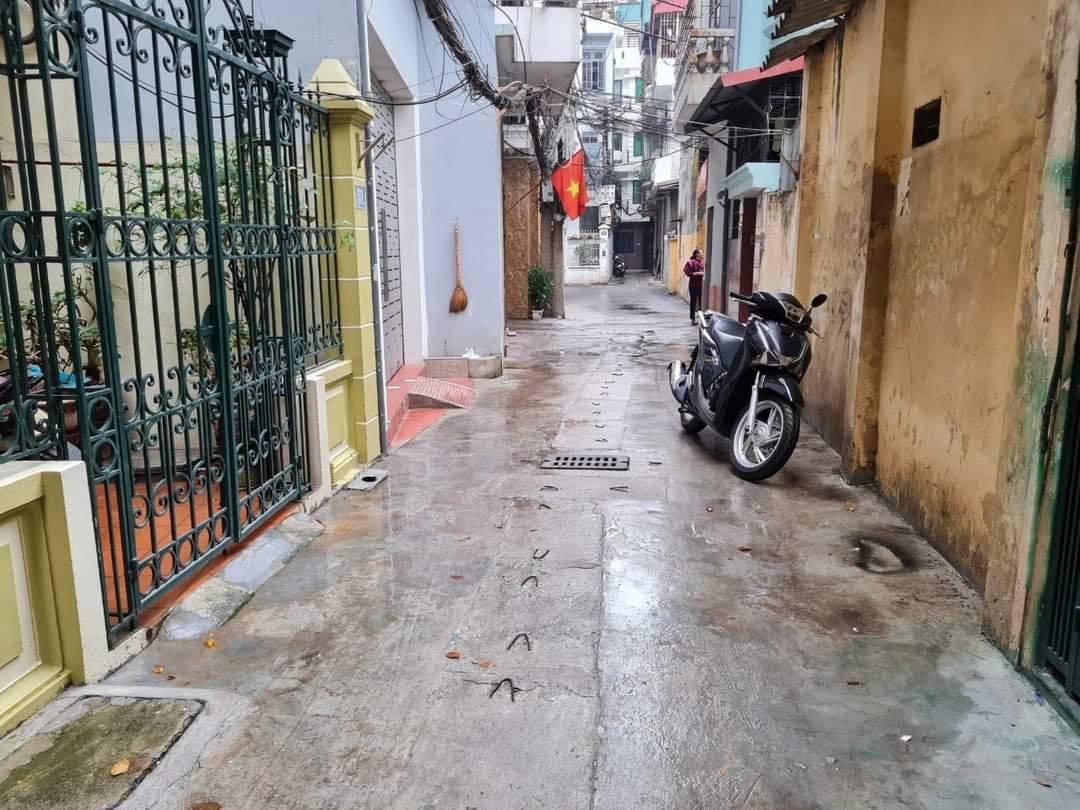 BÁN NHÀ NGÕ 97 KHƯƠNG TRUNG-PHÂN LÔ QUÂN ĐỘI-Ô TÔ CHỖ ĐỖ CỬA-NỞ HẬU-2 THOÁNG-NHÀ ĐẸP,CHẮC CHẮN