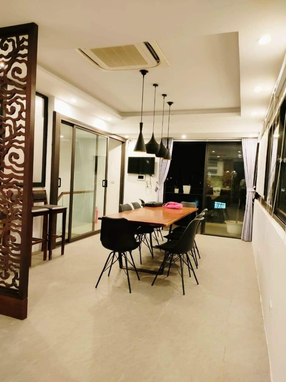 Bán nhà ngõ 58 Võng Thị, 97m2, 8 tầng. 5.5m mặt tiền. Giá 32 tỷ, view hồ Tây lộng gió