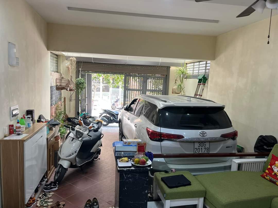 Bán nhà phân lô Hoàng Quốc Việt 195m2 4T MT 7.2m 26 tỷ, gara ô tô giá đầu tư