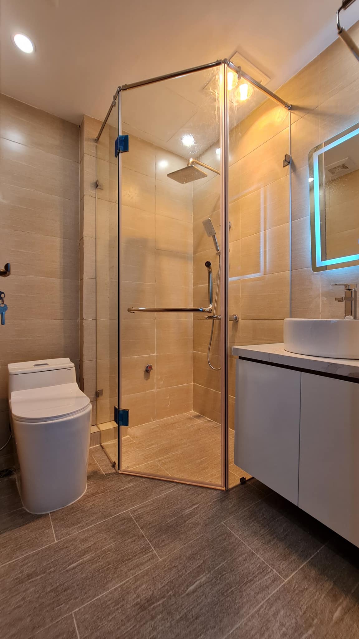 Pháo Đài Láng 30m2, 6 tầng ,9 tỷ rưỡi. KHU VIP - NGÕ TO Ô TÔ TRÁNH- SỔ VUÔNG ĐẸP-KINH DOANH SẦM UẤT