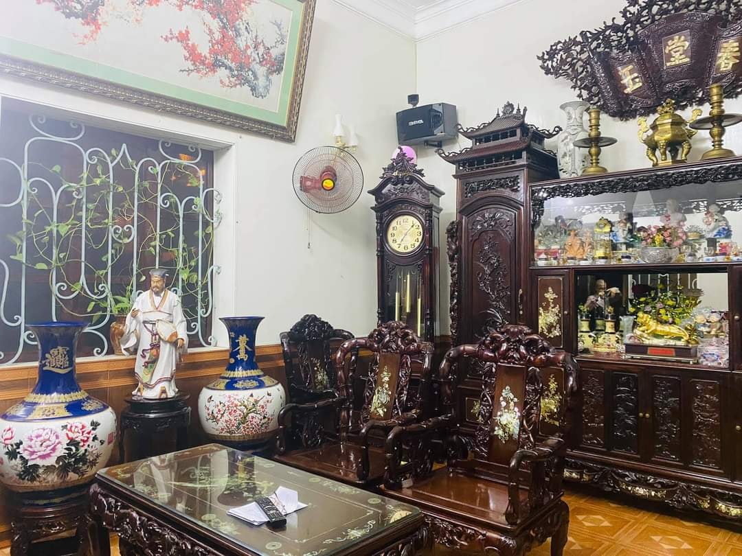 Bán Gấp Nhà Phố Trương Định Hoàng Mai. Diện Tích 144m2 ,Mặt Tiền 10m , Giá 10.5 Tỷ.