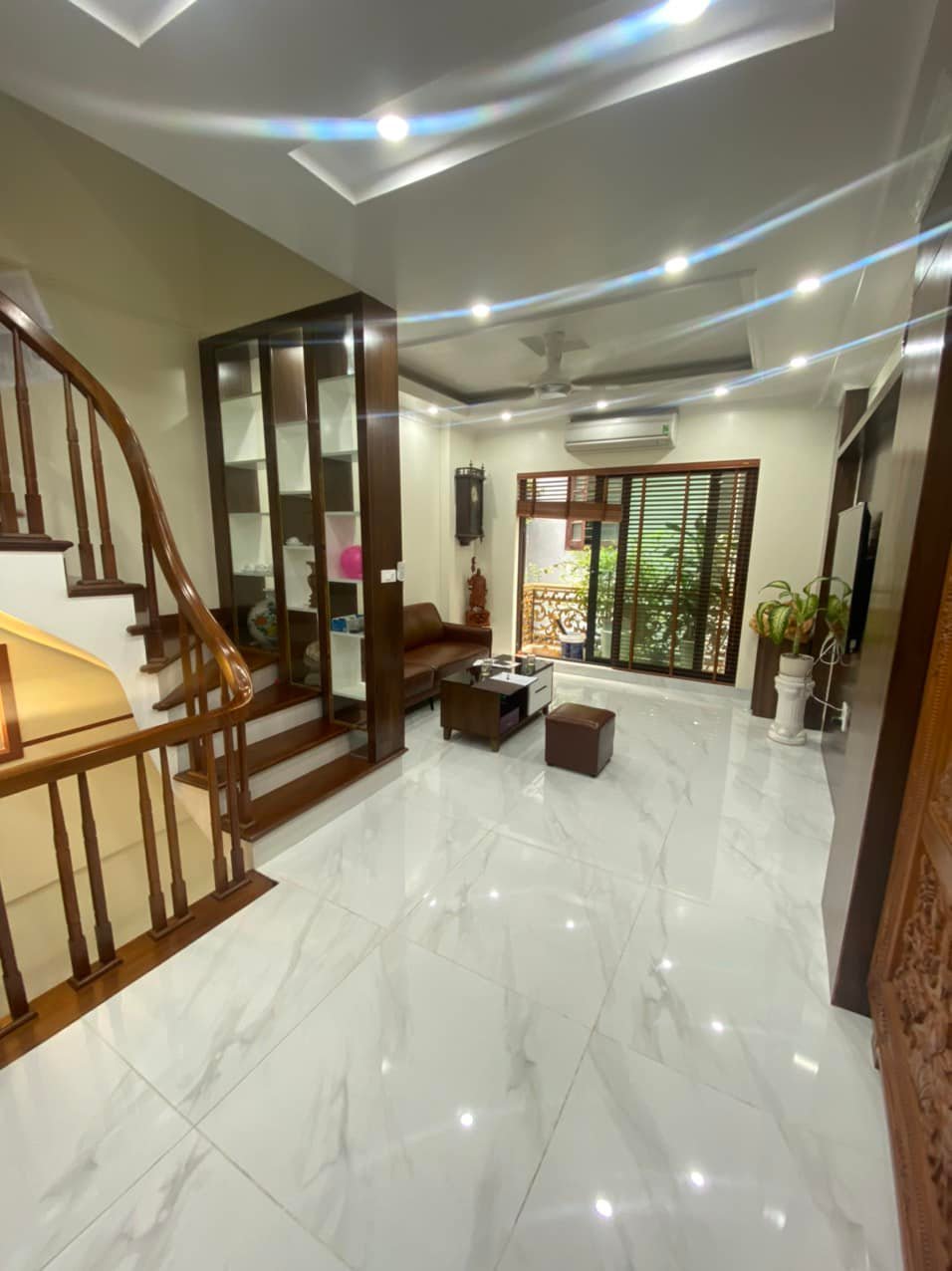 Bán nhà ngõ 381 Nguyễn Khang Cầu Giấy-ôtô vào nhà-chủ tặng toàn bộ nội thất-42m*5 tầng-Giá 6.8tỷ