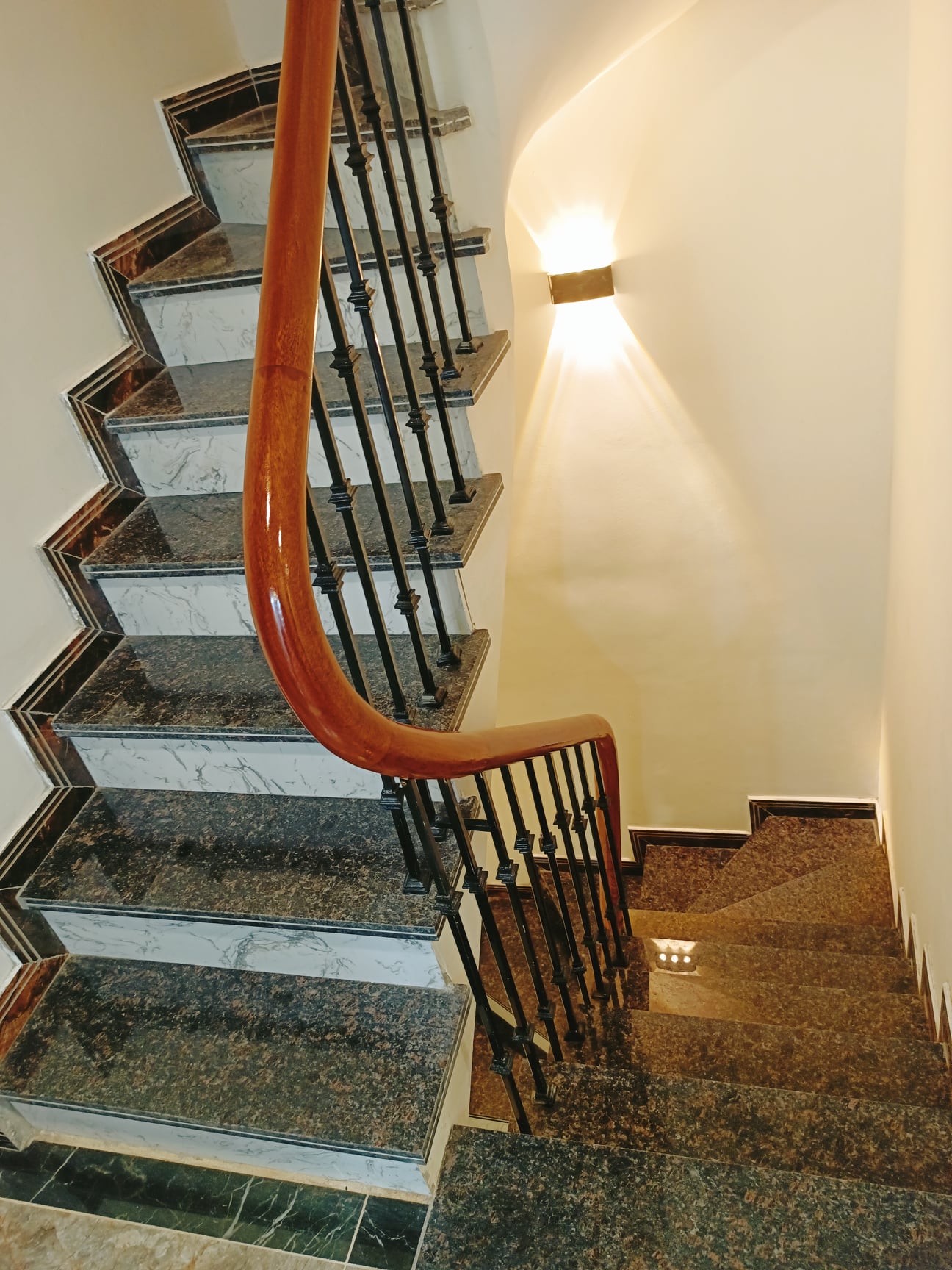 Bán chung cư mini 8 tầng thang máy, 40 phòng - 102 Nguyễn Đổng Chi 120m2, MT 7.8m. Giá 23.5 tỷ