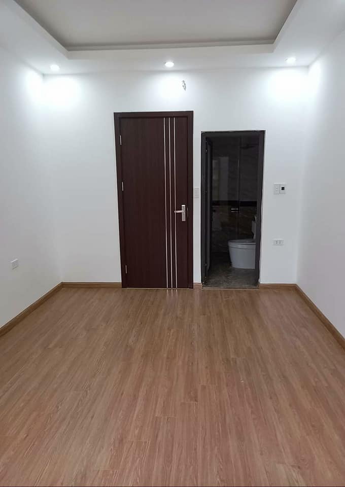 Bán nhà riêng ngõ 3 Nguyễn Văn Huyên, diện tích 31m2, 5 tầng, mặt tiền 3.3m. Giá 6.3 tỷ