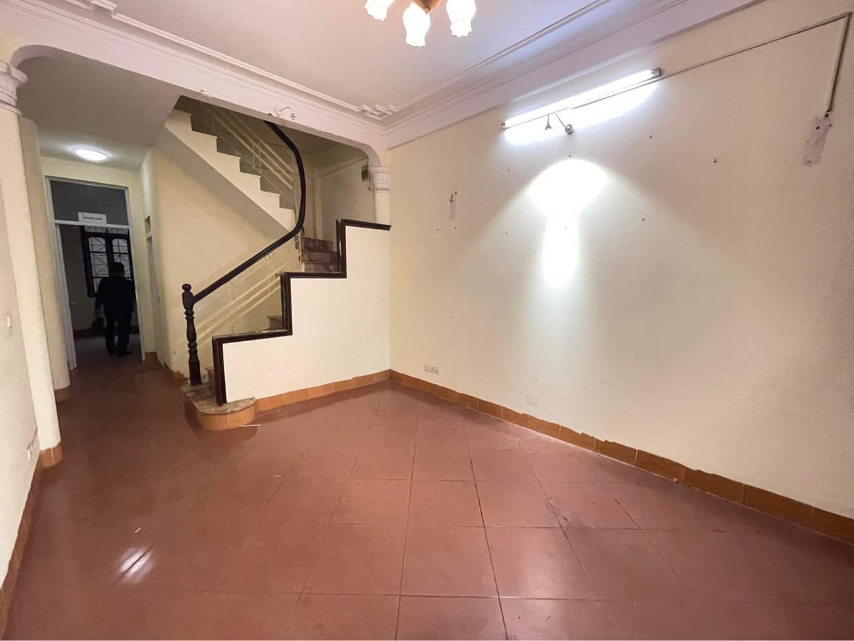 Bán nhà ngõ 147 Tân Mai, chỉ 8 tỷ - 68m2 x 4 tầng, MT gần 4m, 0867195893