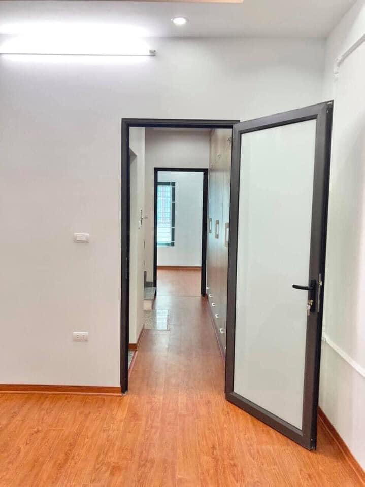 Siêu Rẻ Không Còn Căn Thứ Hai Phố Xã Đàn. DT 67m2, x5 Tầng , MT 8m, Sấp Sỉ 6 Tỷ.