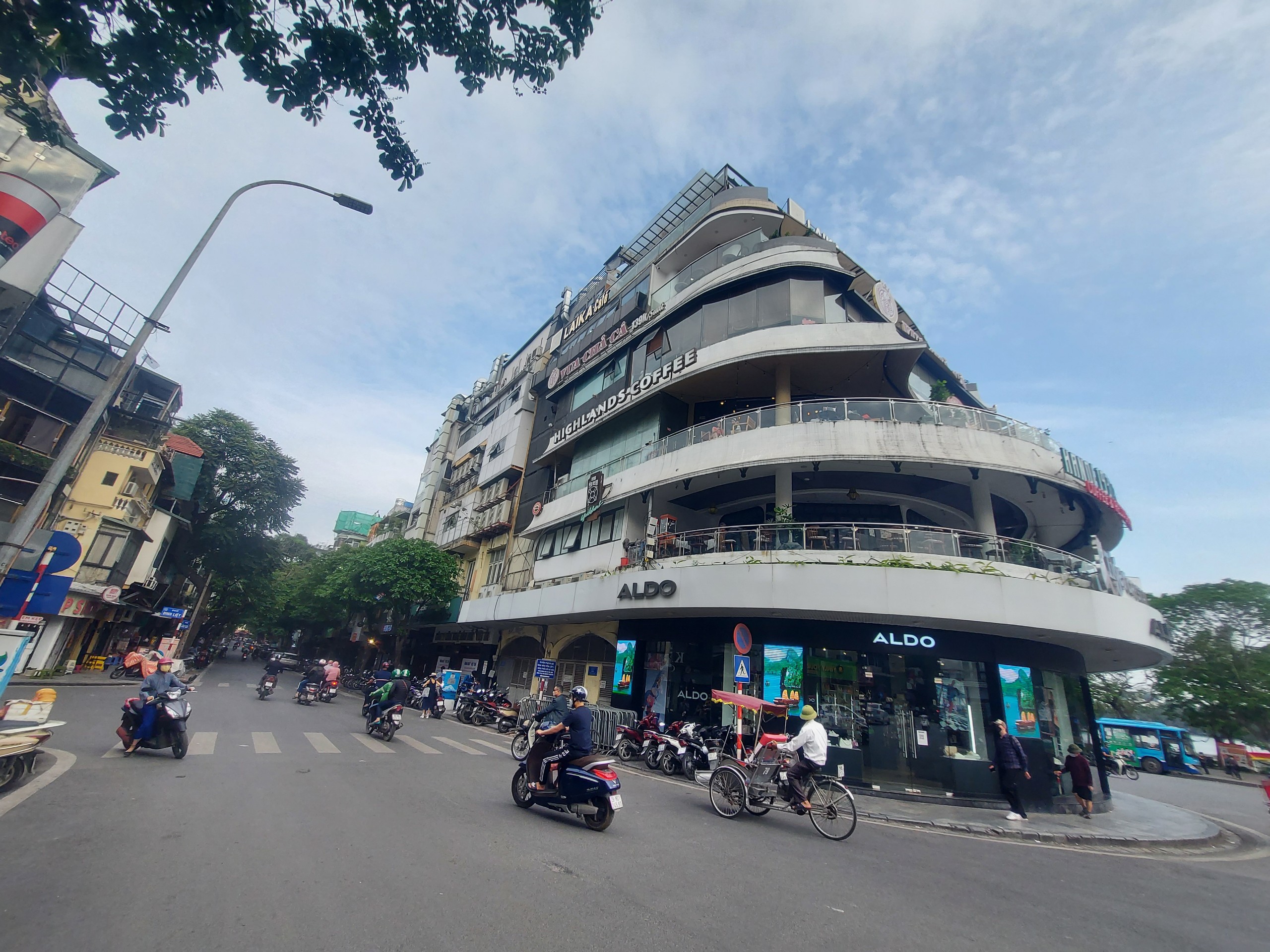 BÁN NHÀ MẶT PHỐ CẦU GỖ, PHỐ TÂY, KINH DOANH BẤT CHẤP MỌI LOẠI HÌNH.