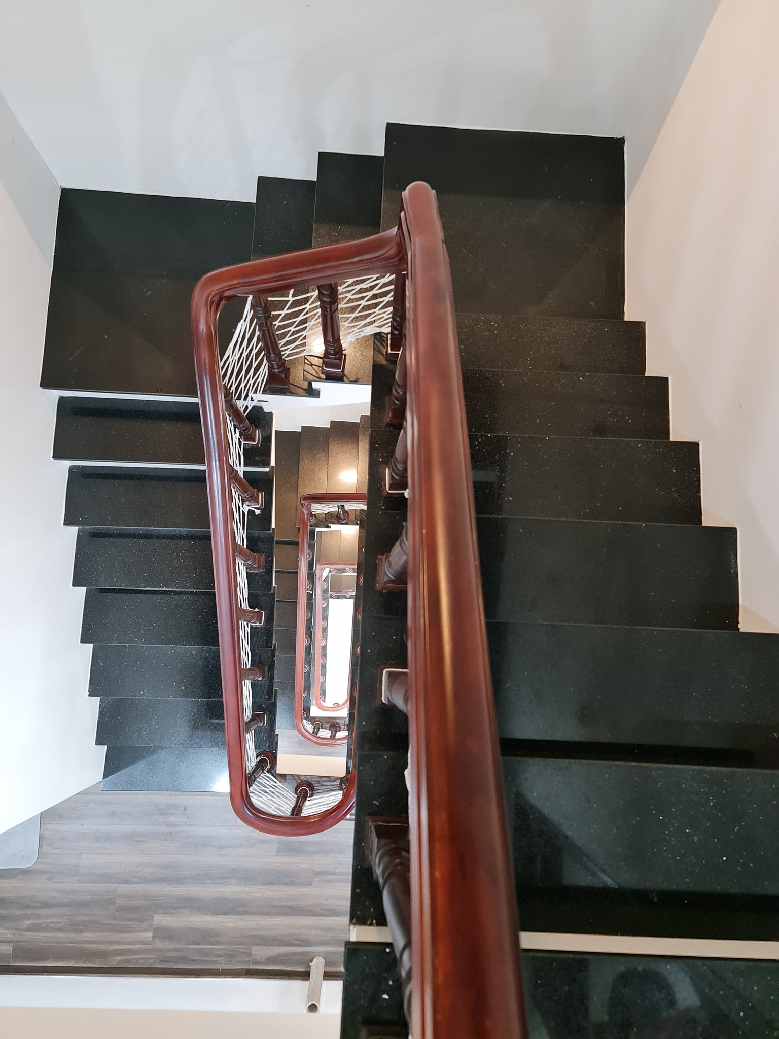 Bán nhà riêng 6 tầng ngõ 78 Duy Tân. Diện tích 49m2, mặt tiền 3.9m. Giá 19.3 tỷ