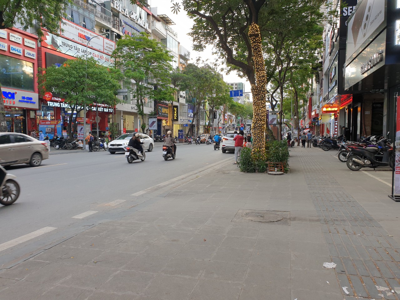 Bán nhà mặt phố Thái Hà, Đống Đa, DT 90m2 x MT5m, 7T thang máy, vị trí đẳng cấp, vỉa hè rộng, 62 tỷ