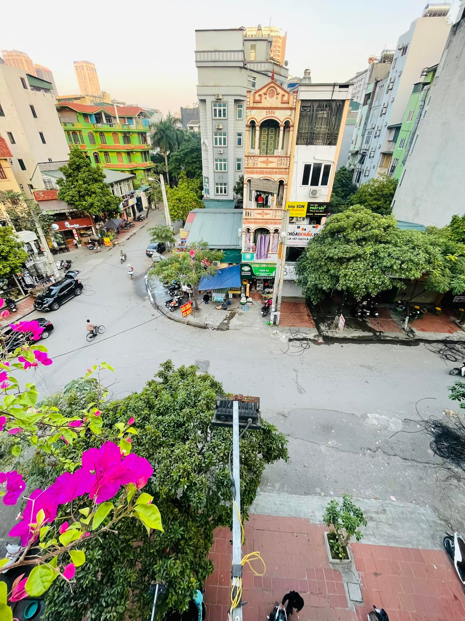 Bán nhà ngõ 36 Duy Tân- mặt ngõ to hơn phố - kinh doanh đỉnh, 5 tầng, 40m2. Giá 16.8 tỷ