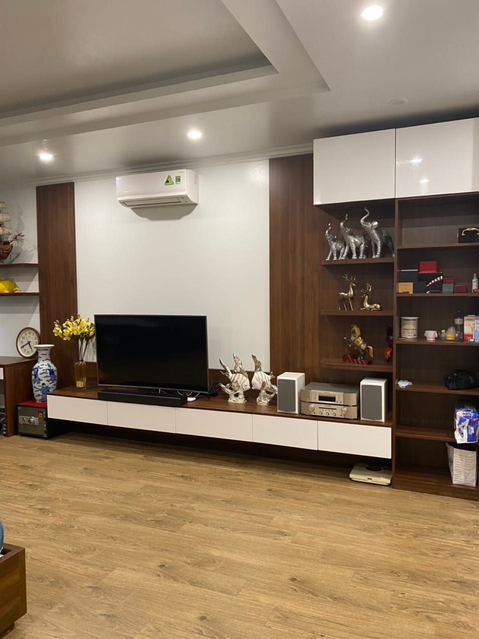 Siêu Phẩm Mặt Phố Kinh Doanh Đỉnh Hai Bà Trưng DT 65m2, x5Tầng ,MT6m, Sấp Sỉ 16 tỷ.