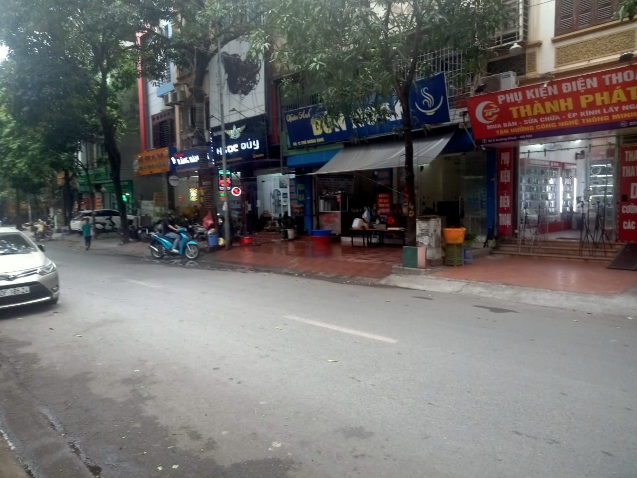 Nhà mặt phố cực đắc địa, nằm ngay ngã tư- 42m2, 6 tầng, 4.2m MT. Ngõ 8 Dương Khuê, giá 17.2 tỷ