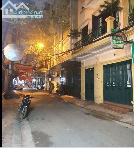 Bán đất tặng nhà Phan Văn Trường-Cầu Giấy-kinh doanh-vỉa hè-oto tránh-65m-14,8 tỷ