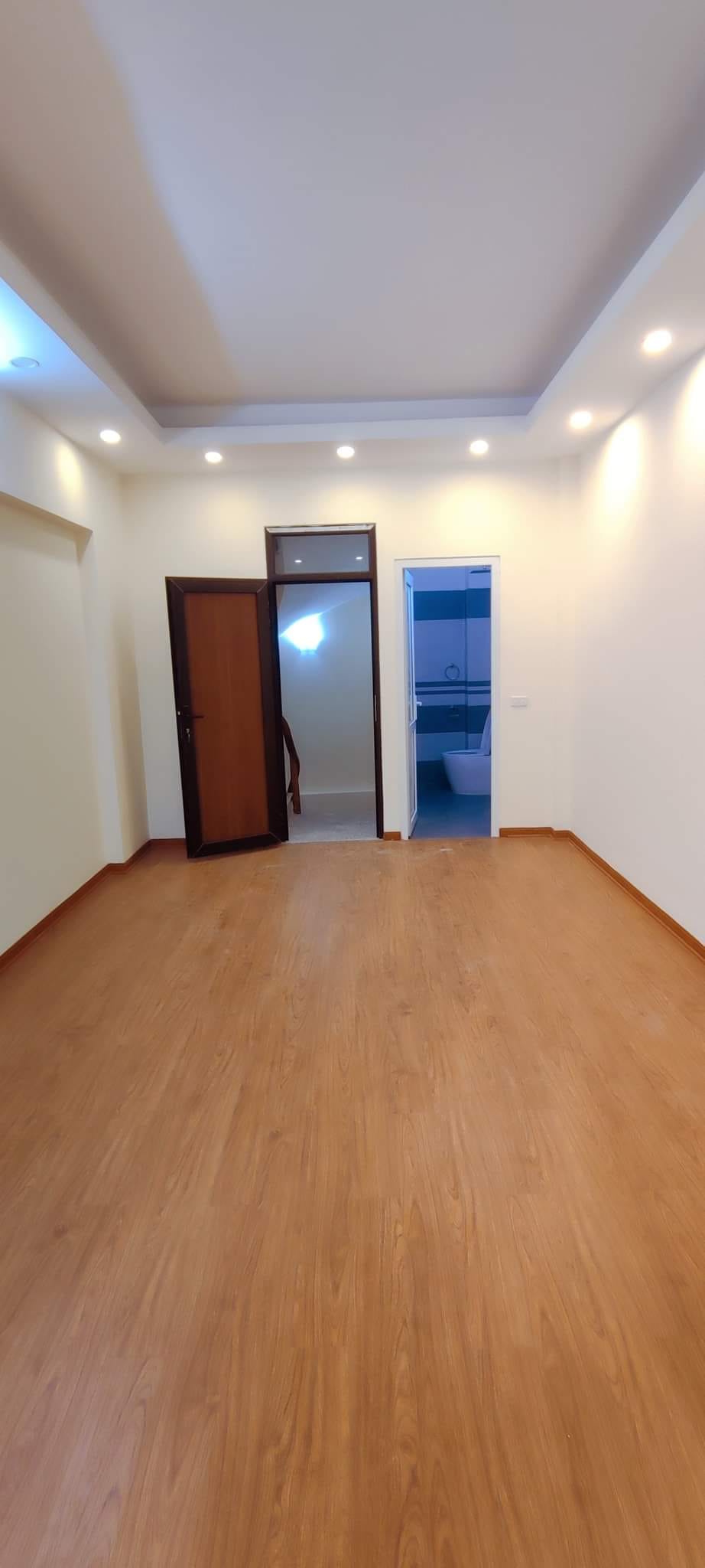 Bán Gấp Nhà Đông Thiên - Hoàng Mai 30m, 4 Tầng, Mt 3.8m Giá 3.15 tỷ. Liên Hệ: Mr Dũng 0983833999.