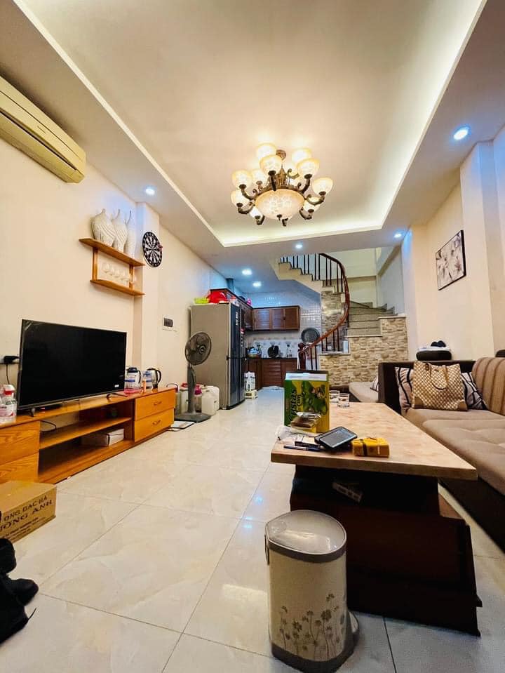 Bán nhà phố Đê La Thành ( nhỏ ), Đống Đa, chỉ 5.9 tỷ, 41m2, 5 tầng, mt 4m