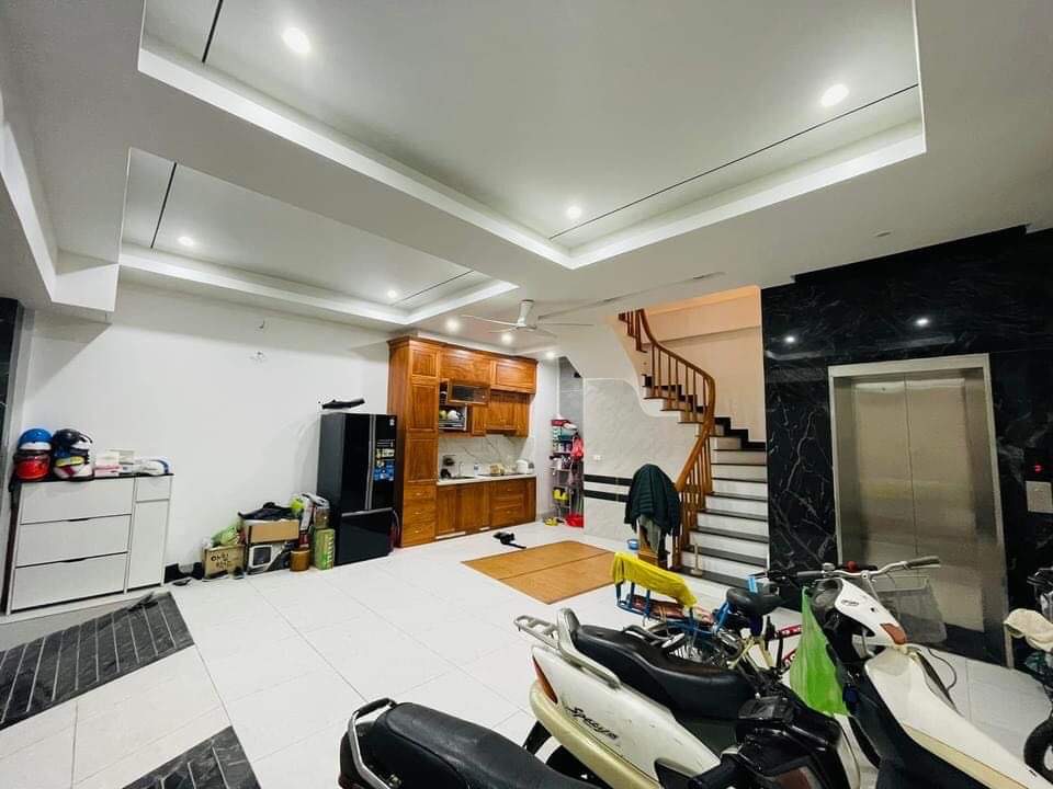 Cực Hiếm. Bán nhà phố Phùng Chí Kiên, Cầu Giấy 55m2 Thang Máy- Gara Ô tô, Kinh Doanh. Chỉ 11 tỷ5.