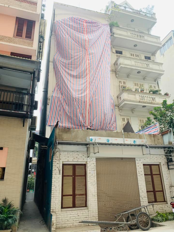 Bán nhà ngõ 271 Lạc Long Quân, lô góc 3 thoáng 130m2 x 7 tầng. Mặt tiền 5.8m. Giá 26 tỷ