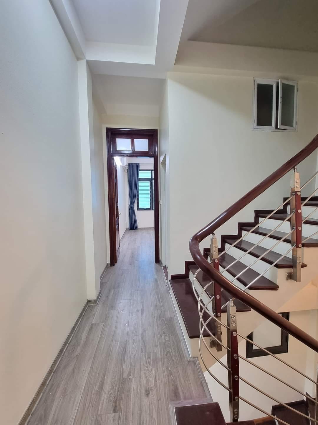 Siêu Phẩm ngõ 43 Trung Kính-Gần phố-nhà đẹp ở ngay-chủ tặng toàn bộ nội thất-45m*5 tầng-Giá 5.75 tỷ