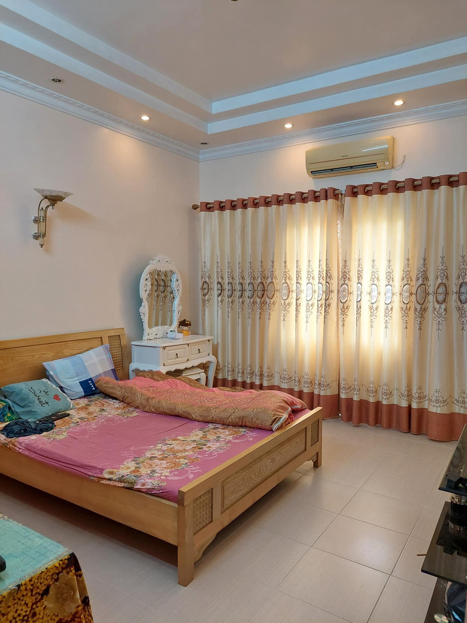 Bán nhà ngõ to hơn phố, sầm uất sang trọng - ngõ 45 Võng Thị, 68m2, 5 tầng, 4.1m MT. Giá 22.8 tỷ