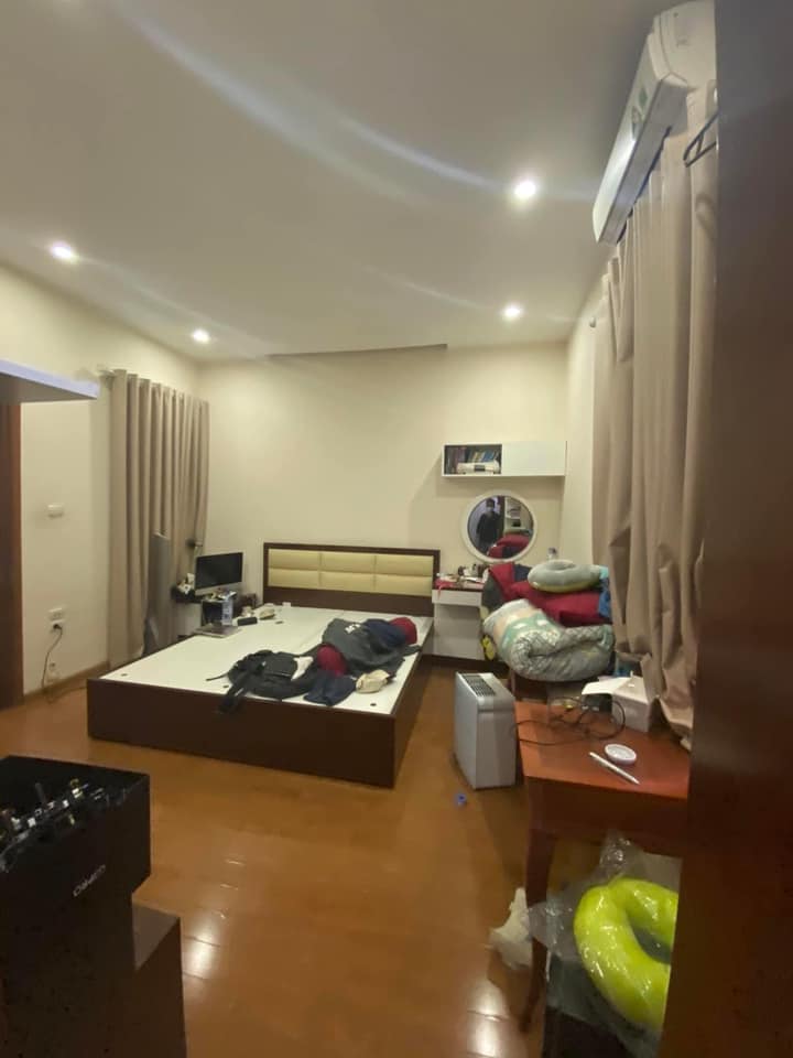 Biệt thự Pháp - ngõ 4 Võng Thị. 94m2, 4 tầng, 6m mặt tiền, ô tô tránh. Giá 20 tỷ