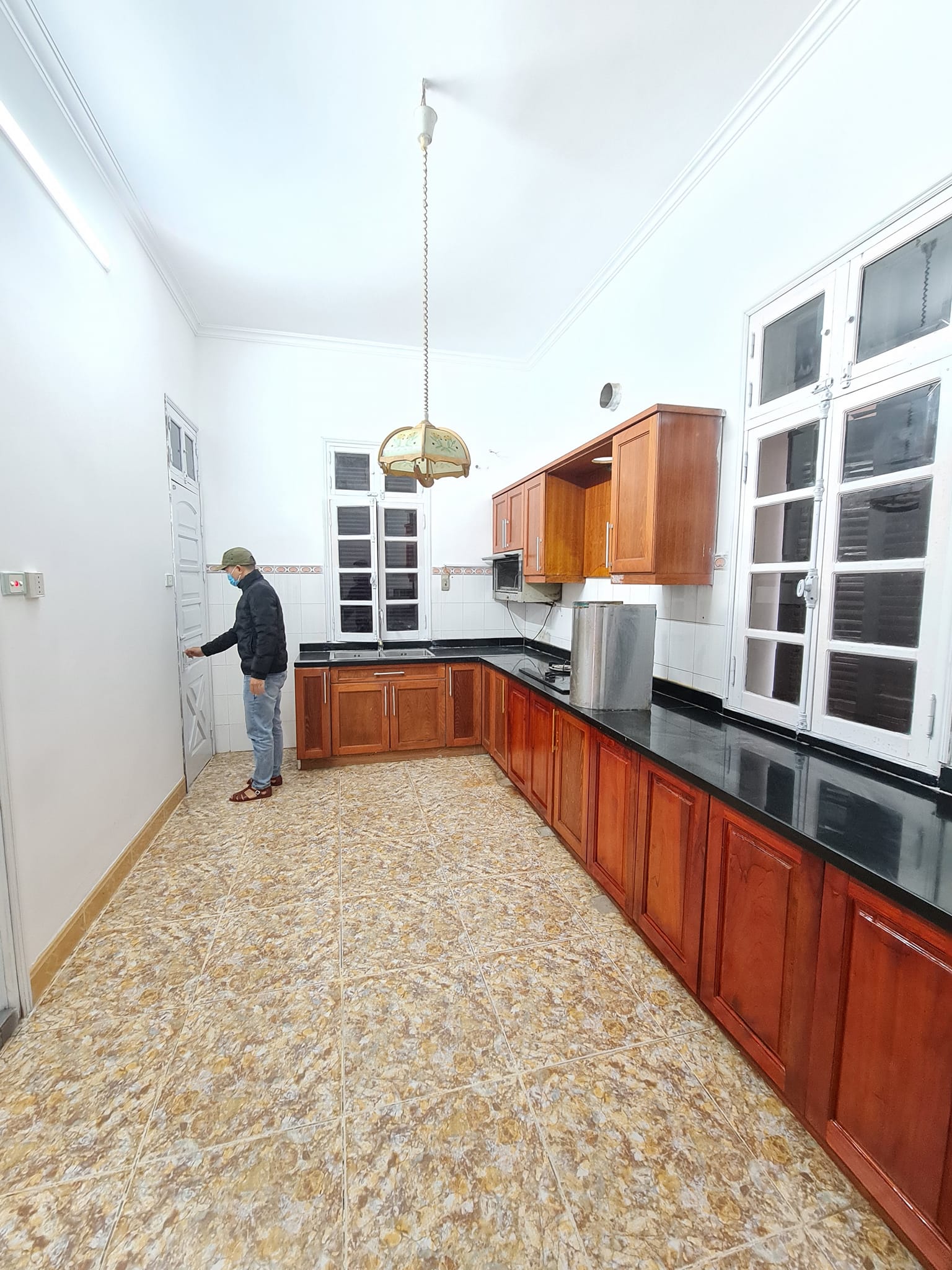 Biệt thự sân vườn, mặt tiền siêu rộng ngõ 603 Lạc Long Quân 276m2 x 4 tầng. Mặt tiền 16.6m. Giá 48 tỷ