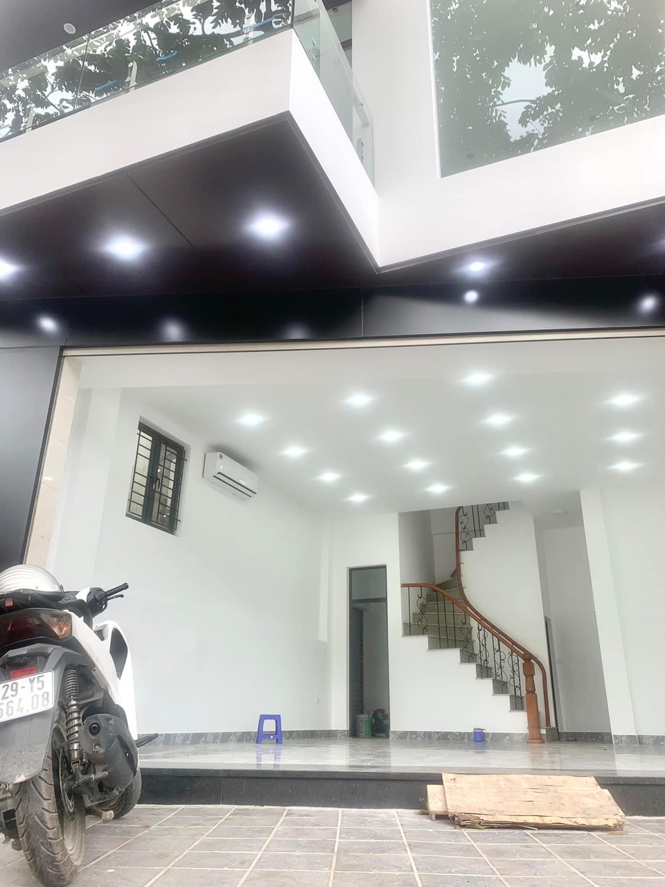 MẶT PHỐ -LÔ GÓC - VỈA HÈ RỘNG - Ô TÔ DỪNG ĐỖ - MẶT TIỀN LỚN 50m