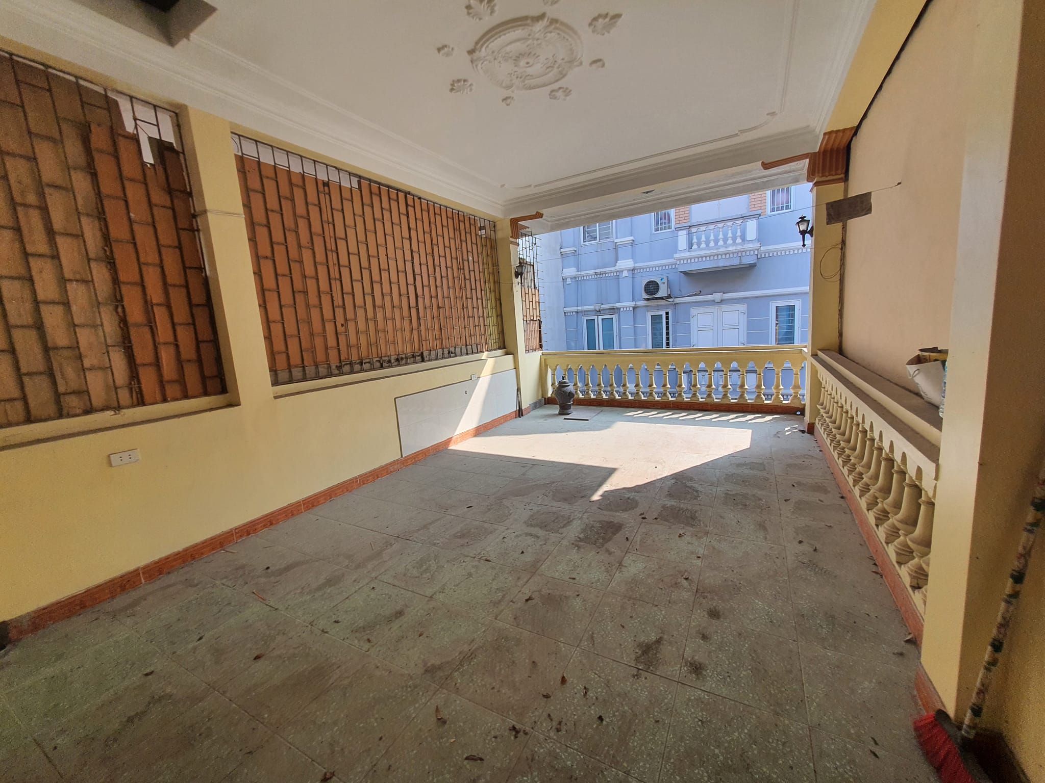 Bán nhà riêng 47m2 ngõ 165 Dương Quảng Hàm - vừa ở vừa kinh doanh, 4m MT. Giá 9.6 tỷ