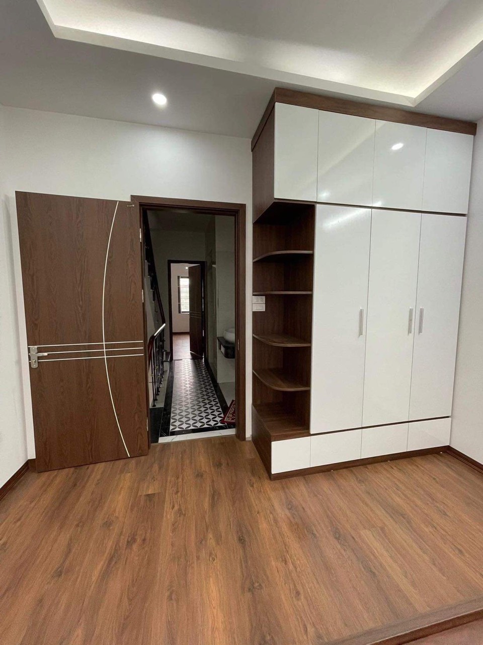 Bán nhà phân lô 5 tầng 38m Mt 5m phố Nguyễn Khang, giá 6.1 tỷ