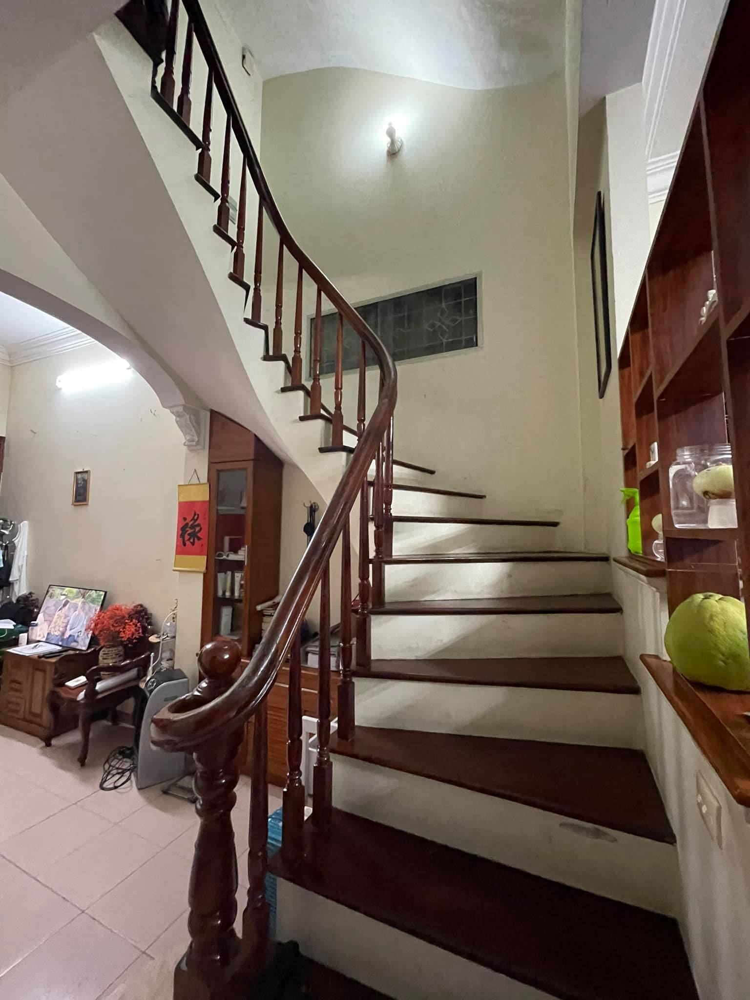 Sốc! Bán nhà siêu đẹp DT60m2 Chính chủ 7.8 tỷ Đường Hoàng Ngân. KD. Ô tô đỗ gần