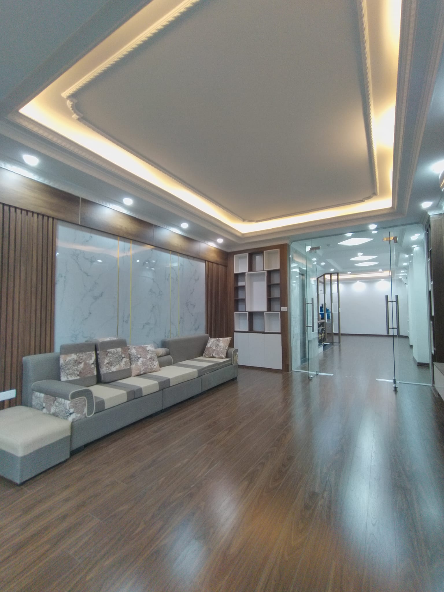 Bán nhà 6 tầng thang máy siêu tốc, 60m2 x 6 tầng - ngõ 89 Lạc Long Quân. Giá 16.8 tỷ