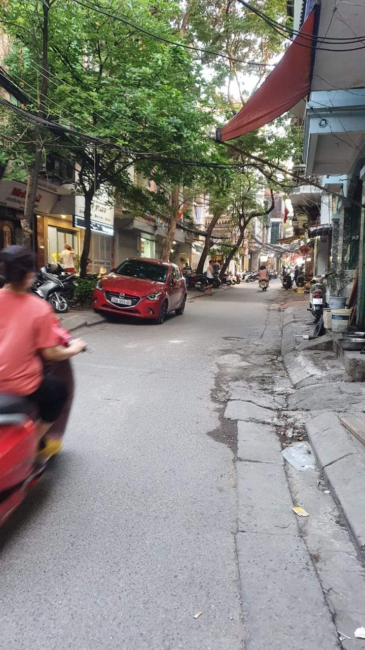 Bán nhà mặt phố Ngọc Ánh quận Ba Đình, nhà có diện tích 69m2, mặt tiền 4.7m, giá 5 tỷ, ngõ nông, gần oto, nhà đẹp ở luôn.