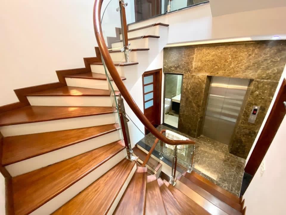 NHÀ MẶT PHỐ VIP LONG BIÊN, THANG MÁY 89m2 32.5tỷ