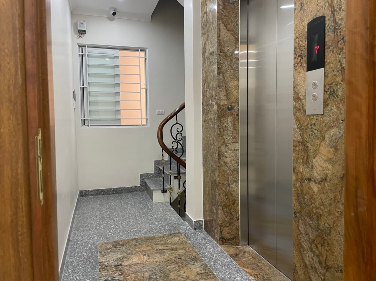 BÁN CĂN NHÀ TRUNG TÂM ĐỐNG ĐA, CỰC HIẾM, CCMN KHÉP KÍN, THANG MÁY, 17.8 TỶ, 75M, MT 4.5, 7 TẦNG.