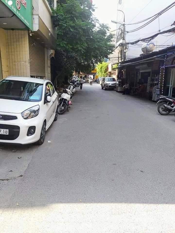 Bán nhà mặt ngõ 84 Ngọc Khánh quận Ba Đình, nhà có diện tích 65m2, mặt tiền 4.6m, giao bán với giá 15.5 tỷ (có thương lượng).