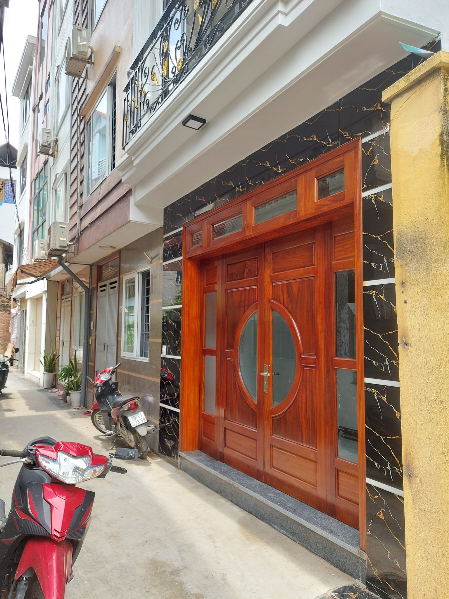 100M RA Ô TÔ ĐỖ 50m BÃI GỬI XE Ô TÔ NHÀ ĐẸP YÊN TĨNH CHỈ CÓ XALA –HÀ ĐÔNG HÀNG TUYỂN