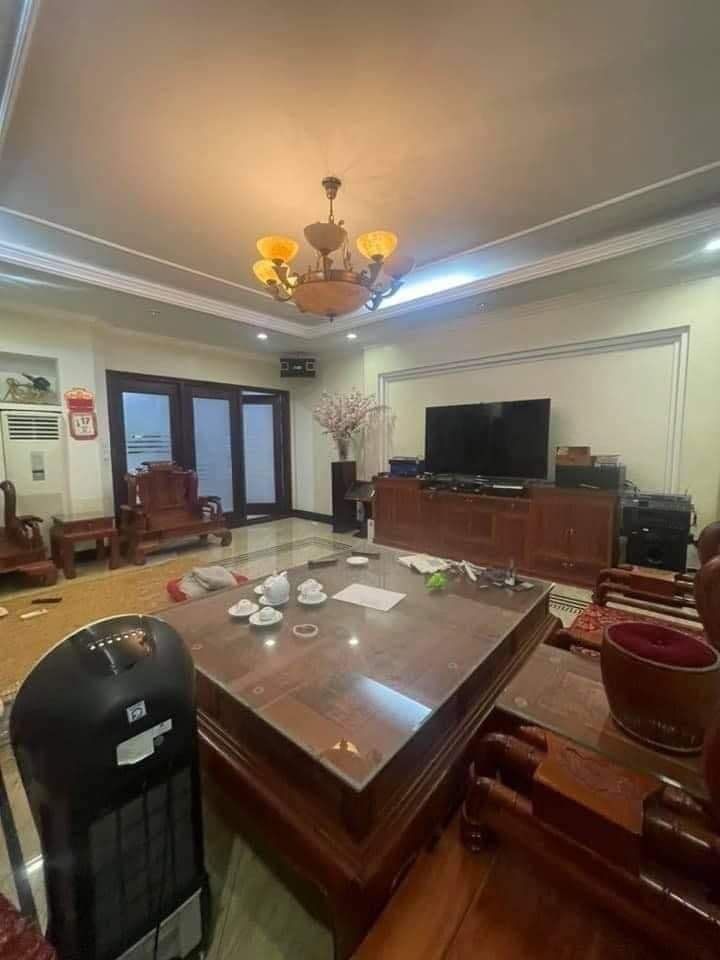 Bán tòa nhà Lạc Long Quân diện tích 208m có 6 tầng thang máy vị trí đẳng cấp giá 30 tỷ